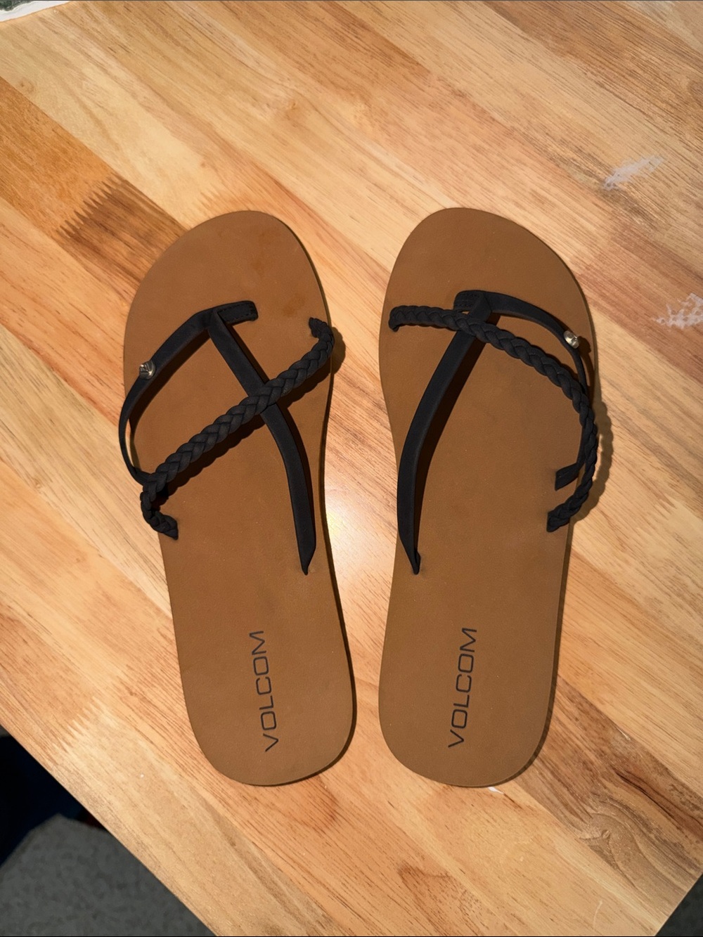 Volcom Women's Brown and Black Braided Strap Sandals- Brand new